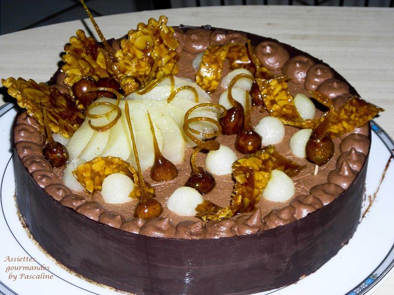 Des fleurs à croquer en pâte à sucre sur un gâteau - Marie Claire
