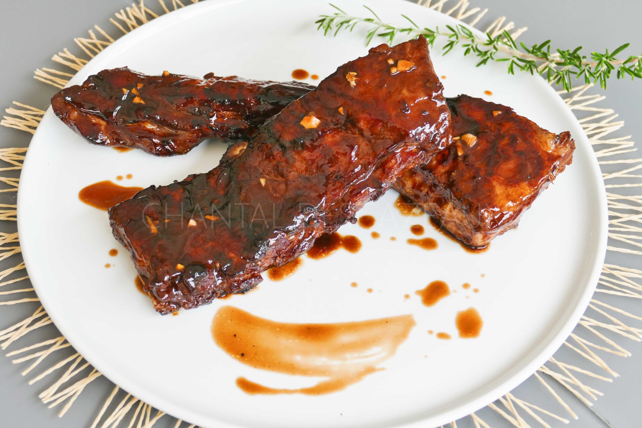 Travers de porc Ribs marinés et caramélisés au Barbecue