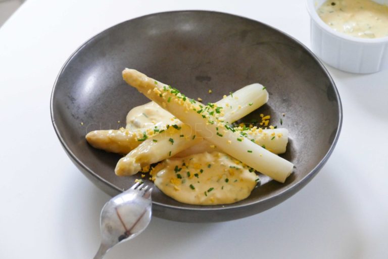 Asperges Blanches, Sauce Gribiche - Recette Hélène Darroze